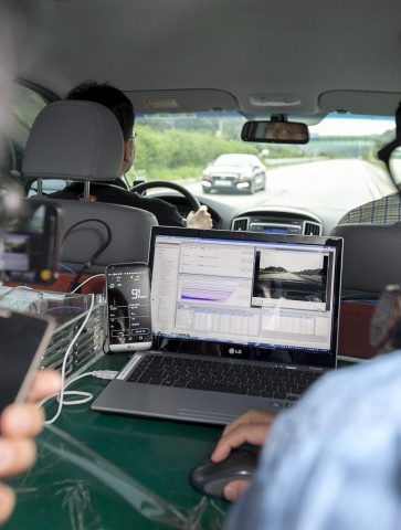 SK텔레콤과 LG전자가 LTE기반 차량통신기술을 공동 개발한다