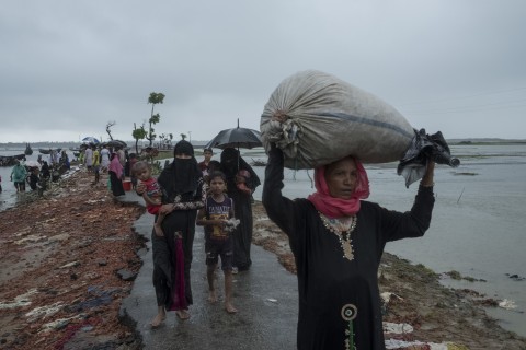국경없는 의사회가 8월 25일 폭력 사태가 격화된 이후 42만2000여명의 로힝야족이 정착한 방글라데시 난민 캠프의 공중보건을 위해 구호를 촉구했다(Antonio Faccilongo)