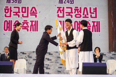 제24회 전국청소년민속예술제에서 경북 오상고등학교가 대상을 수상했다