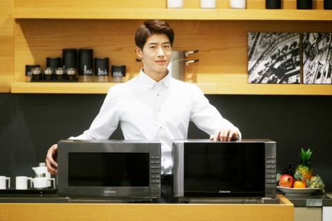 삼성전자가 프리미엄 전자레인지 2종을 출시했다