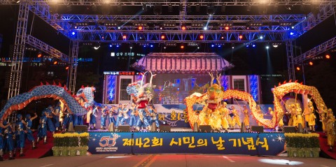 화려함을 자랑하는 회룡문화제 개막 행사(회룡용춤)