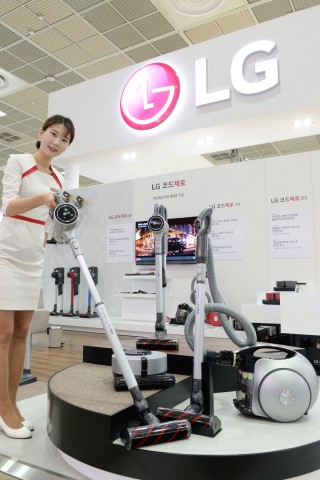 LG전자가 17일부터 20일까지 서울 삼성동 코엑스에서 열리는 KES 2017에 참가했다