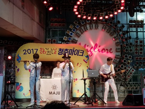 청춘마이크 서울의 공연이 10월 25일 서울 4개 지역에서 열린다