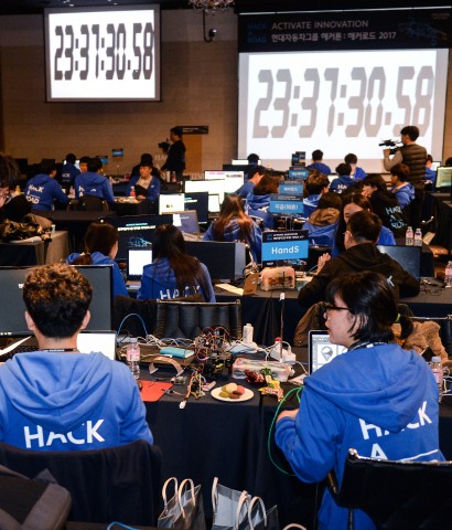 8일 오전 서울 강남구 파티오나인에 모인 40개팀 110여명 소프트웨어 개발자들에게 해커톤 대회 주제가 공개되면서 현대차그룹 해커로드 본선 대회의 막이 올랐다