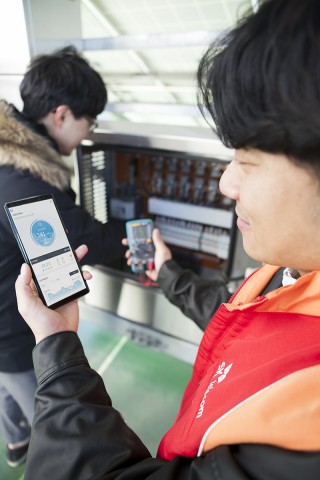 SK텔레콤은 IoT 전용망 로라를 통해 에너지 생산 장비를 원격에서 실시간으로 모니터링 및 제어할 수 있는 서비스를 출시했다