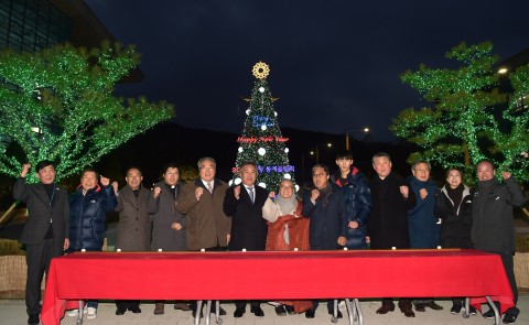 대한체육회가 12월 20일 밤 진천 국가대표선수촌에서 2018 평창동계올림픽대회에 출전하는 대한민국 선수단의 필승을 기원하는 성탄 트리 점등식을 가졌다