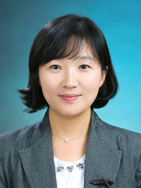 건국대 통일인문학연구단 김명희 교수가 15일 한국사회학회 창립 60주년을 맞아 서울대에서 열린 한국사회학회 후기 학술대회에서 한국사회학회와 한국리서치가 수여하는 제18회 학술상을 수상했다