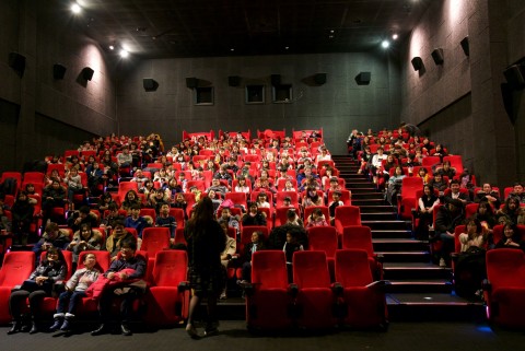 청주푸른병원이 청주 지웰시티 CGV에서 본원 소아 환우 20여명의 가족과 인근 지역 주민 등을 포함한 200여명과 함께 영화 관람 문화 행사 패밀리데이를 실시했다