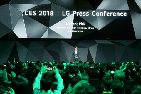 LG전자가 8일 미국 라스베이거스 만달레이 베이 호텔에서 글로벌 프레스 콘퍼런스를 열고 인공지능 전략을 소개했다