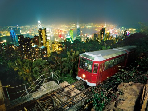 CJ월디스가 10일 오쇼핑 플러스에서 홍콩 홈쇼핑 방송을 진행한다. 사진은 홍콩 트램 야경
