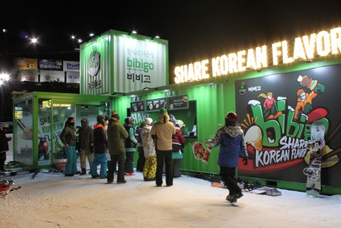 CJ제일제당이 2018 평창 동계올림픽대회 개막에 맞춰 한국을 방문한 외국인들을 대상으로 비비고를 앞세워 한식을 알리는 행사를 실시했다