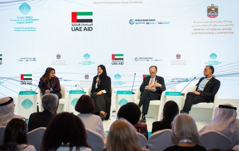 림 에브라임 알 하시미 UAE 국제협력부 특임장관이 제 6차 월드 거번먼트 서밋 둘째 날 여성기업가기금 출범 행사에서 연설을 하고 있다