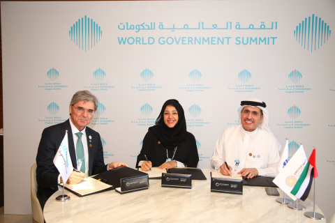 중동지역 최초의 태양광 수소 전기분해 시설 사업 개시를 위한 두바이 엑스포 2020과 지멘스의 MOU 서명 모습