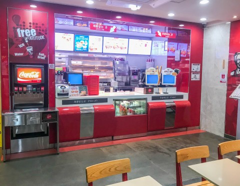 KFC 이대점 내부 전경