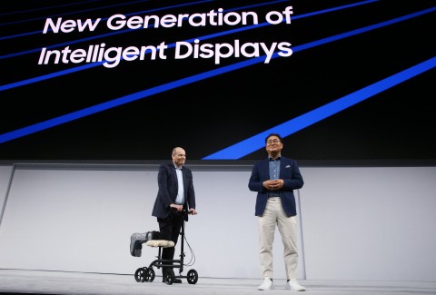 삼성전자 뉴욕 2018년형 QLED TV 공개 현장에 마크톰슨과 한종희 사장