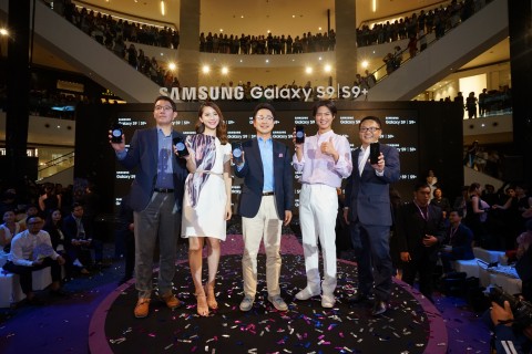 15일(현지시간) 말레이시아 쿠알라룸프르에서 열린 갤럭시 S9·갤럭시 S9+ 출시 행사에 배우 박보검(오른쪽에서 두번째)이 참석했다