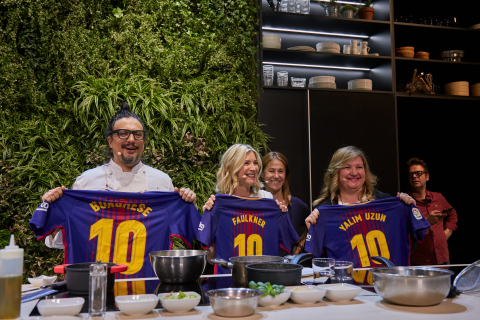 베코가 유로쿠치나 전시회에서 후원 파트너인 FC 바르셀로나, 영국의 여배우 겸 저명한 셰프 리사 포크너, 이탈리아 최고의 셰프 알레산드로 보르게세와 함께 하는 요리행사를 진행했다