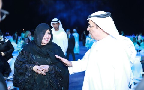 두바이에서 열린 로커스체인 론칭 행사에서 두바이의 공주 Her Highness Sheikha Mozah Al Maktoum와 대화하는 Middle East & Europe Division의 Khalfan Saeed Al Mazrouei