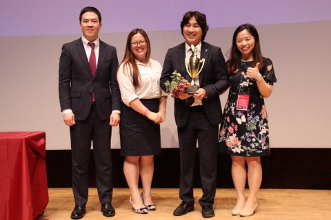 Angeles Oh (the third from the left) won the Toastmasters 2018 International Speech Contest at Seoul...