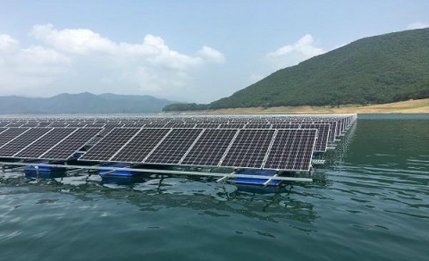 설치된 수상 태양광 발전 시설