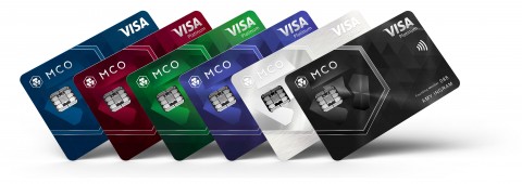 왼쪽부터 미드나잇 블루(클래식 플라스틱 카드), 루비 스틸, 제이드 그린, 로얄 인디고, 아이시 화이트 (플래티넘 메탈 카드), 옵시디언 블랙(한정판 플래티넘 메탈 카드)