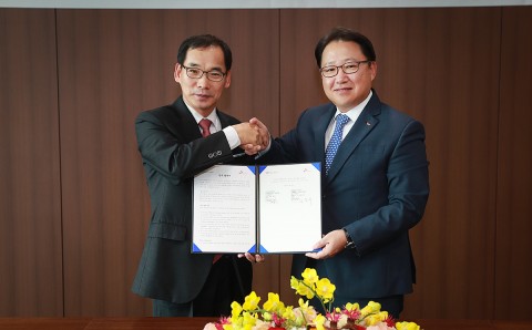 왼쪽부터 인천국제공항 백정선 스마트추진단장, SK텔레콤 최일규 공공사업 본부장