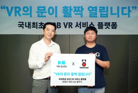왼쪽부터 VVR 목영훈 대표와 팬더8스튜디오 이배실 대표