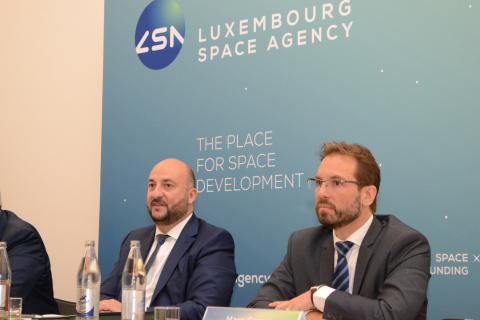 (좌에서 우로) 에티엔 슈나이더 룩셈부르크 부총리 겸 경제부차관, 마르크 세레스 룩셈부르크 우주국장