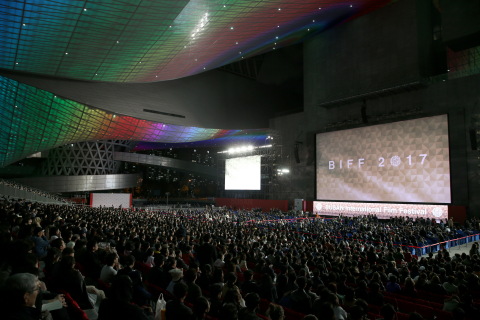 Busan Metropolitan City in Korea hosts the 23rd Busan International Film Festival and G-STAR 2018. The 23rd Busan International Film Festival will feature 323 movies on 30 screens from October 4th to 13th, and an international gaming event, G-Star 2018 will be held at BEXCO in Busan from November 15th to 18th, 2018. The photo shows the 22nd Busan International Film Festival 2017.