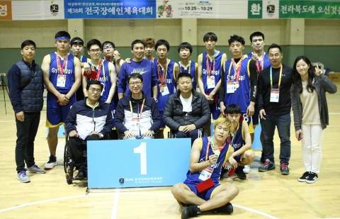 제38회 전국장애인체육대회에서 우승한 경기도 지적 농구팀