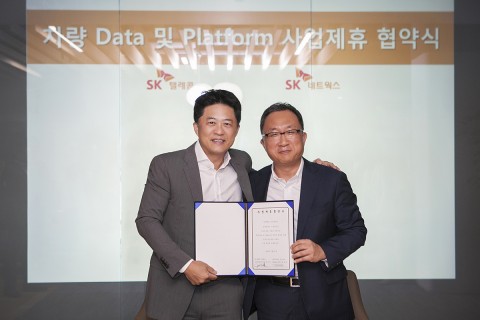 왼쪽부터 허일규 SK텔레콤 IoT/Data 사업부장, 최태웅 SK네트웍스 Mobility 부문장