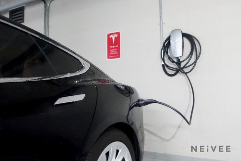 아크로리버파크에 설치된 Tesla 홈차저