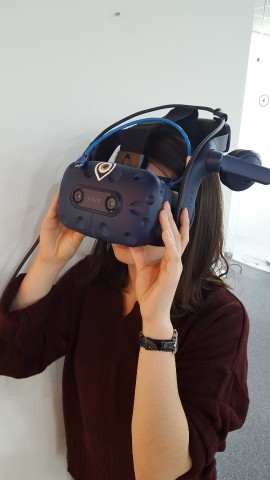 비주얼캠프의 시선추적기술을 적용한 VR 체험