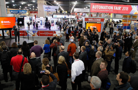 Rockwell Automation의 회장 겸 CEO 인 블레이크 모렛이 Automation Fair 2018의 수천명의 참석자를 환영한다.이 행사에는 로크웰 오토메이션 및 PartnerNetwork 프로그램 회원들로부터 산업 생산 및 생산을위한 최신 기술을 선보이는 150 개 이상의 전시회가 있다