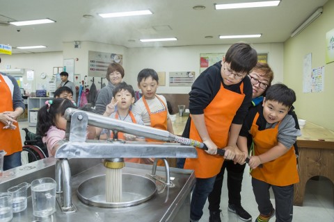 Hyosung executives and employees and their families took an overnight trip with disabled children an...