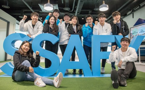삼성전자가 서울, 대전, 광주, 구미 등 전국 4곳에서 삼성 청년 소프트웨어 아카데미를 개소하며 소프트웨어 교육을 본격 시작한다