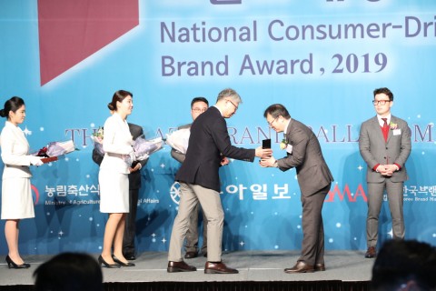 코리아텍 온라인평생교육원이 서울 더 플라자호텔에서 열린 2019 국가소비자중심 브랜드 대상에서 직업훈련교육부문 대상을 수상했다