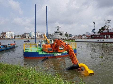 Baekkun Dredging Co., Ltd., which developed an eco-friendly amphibious dredger for the first time in...