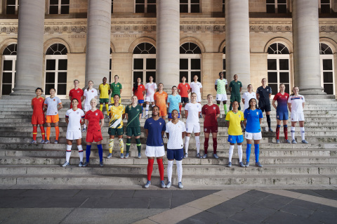 28 of the world’s top footballers joined Nike (NKE: NYSE) in Paris to unveil 14 National Team Collections. From left to right: Wang Shuang and Wu Haiyan (China); Sophie Schmidt and Janine Beckie (Canada); Alex Morgan and Megan Rapinoe (USA); Thembi Kgatlana and Janine Van Wyk (South Africa); Sam Kerr and Ellie Carpenter (Australia); María José Rojas and Karen Araya (Chile); Marie-Antoinette Katoto and Grace Geyoro (France); Lieke Martens and Danielle van de Donk (The Netherlands); Selgi Jang and Sohyun Cho (South Korea); Steph Houghton and Toni Duggan (England); Asisat Oshoala and Rasheedat Ajibade (Nigeria); Adriana Silva and Andressa Alves (Brasil); Annalie Longo and Hannah Wilkinson (New Zealand); and Caroline Graham Hansen and Frida Maanum (Norway)