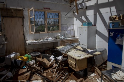 홍수로 물에 잠기고 사이클론으로 심하게 파괴된 모잠비크 부지 지역 유일의 보건소, MSF, Pablo Garrigos