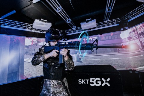 육사 생도가 VR 기반 정밀사격훈련 시뮬레이터로 전시 상황 사격훈련을 받고 있다