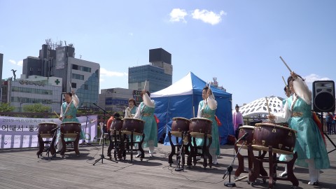 대전 서구문화원의 ‘내 나이가 어때서 흥겨운 100세 마당’ 공연