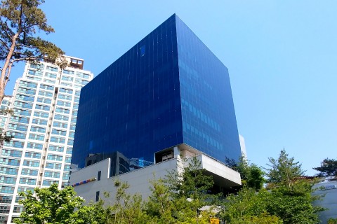 온라인 보도자료 배포 서비스의 선두 주자인 뉴스와이어는 사업 확장에 따라 사무실을 서울 중구 서소문로에 위치한 N빌딩으로 이전했다