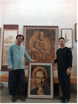 국가무형문화재 낙화장 김영조가 애플 역사전에 스티브 잡스 작품을 전시한다