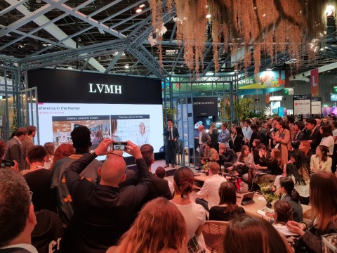 5월 프랑스 파리에서 열린 VIVA TECHNOLOGY 2019에서 최용준 룰루랩 대표가 기술 기반의 뷰티 산업에 대해 발표하고 있다