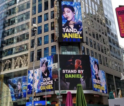 6월 7일 타임스퀘어 전광판에 올라온 스타패스의 강다니엘 광고