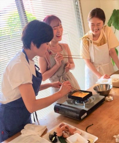 후쿠오카 일본인 가정집에서 일본식 도시락인 벤또와 계란말이 등 가정요리를 같이 만드는 임씨 자매