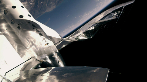 버진 갤럭틱이 소셜 캐피털 헤도소피아와 합병을 완료하고 세계 최초이자 유일한 상업용 유인 우주 비행 분야 상장 기업을 탄생시켰다