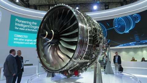 에미레이트 항공이 새로운 에어버스 A350 항공기에 롤스-로이스의 트렌트 XWB 엔진을 채택했다