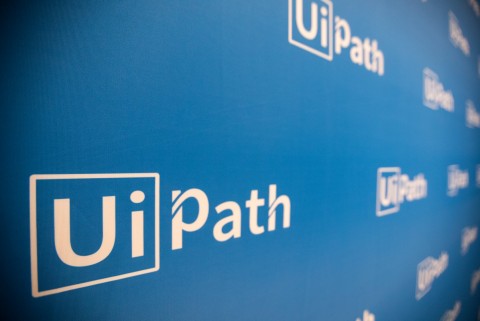 UIPath 로고
